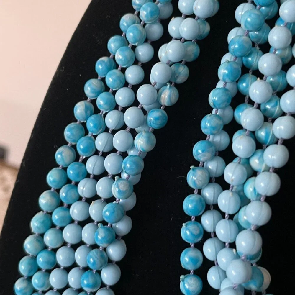 VINTAGE BEADED NECKLACE BLUE CIRCA 1970s